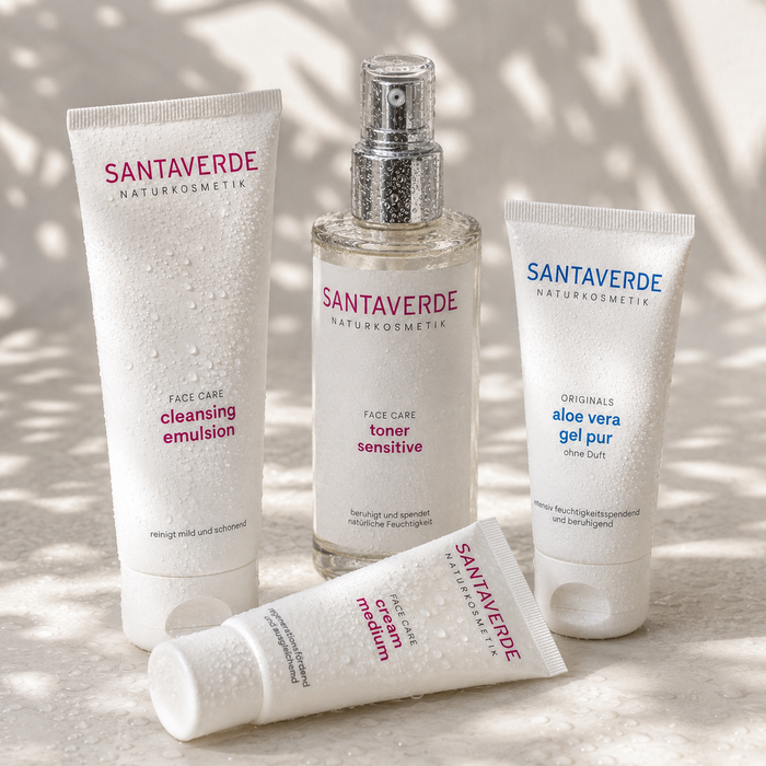 Santaverde cleansing emulsion, toner sensitive, aloe vera gel pur und cream medium mit Wassertropfen