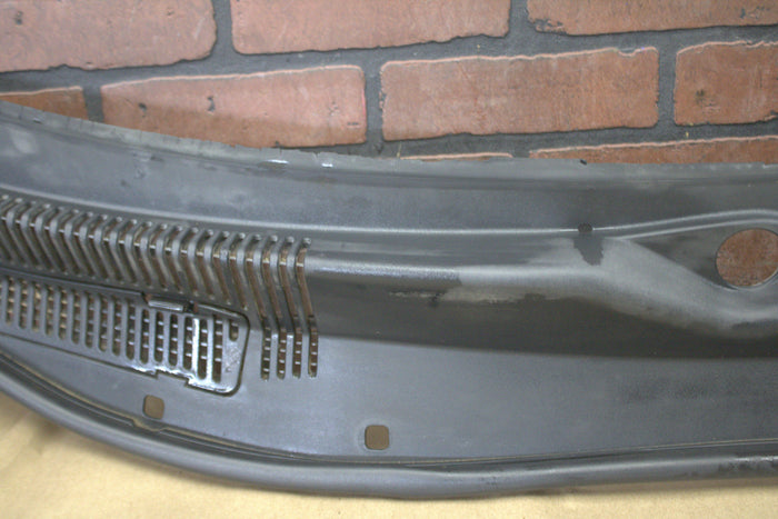 08-23 CHALLENGER SRT8 OEM EXTERIOR WINDSHIELD WIPER COWL TRIM PANEL 05028757AD