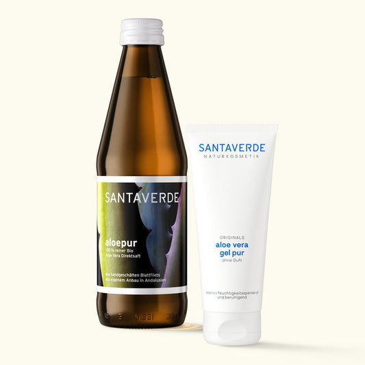 Santaverde Aloe Essentials Duo Set – Aloe Vera Naturkosmetik Gesichtspflege aloe pur Aloe Vera Saft und reines Aloe Vera Gel,  minimalistisch arrangiert.