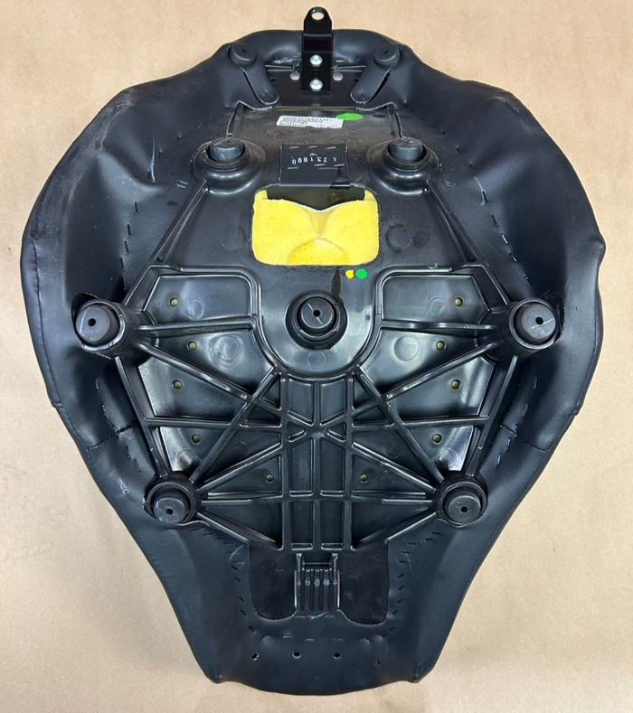 LIKE NEW Harley Davidson OEM 20-23 Low Rider Softail Solo Seat P52000496