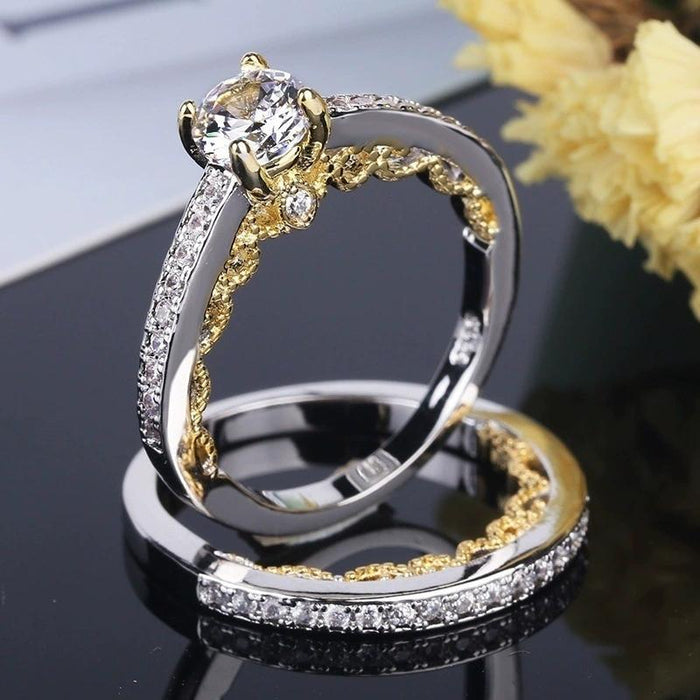 R700 - White Gemstone Fashion Ring