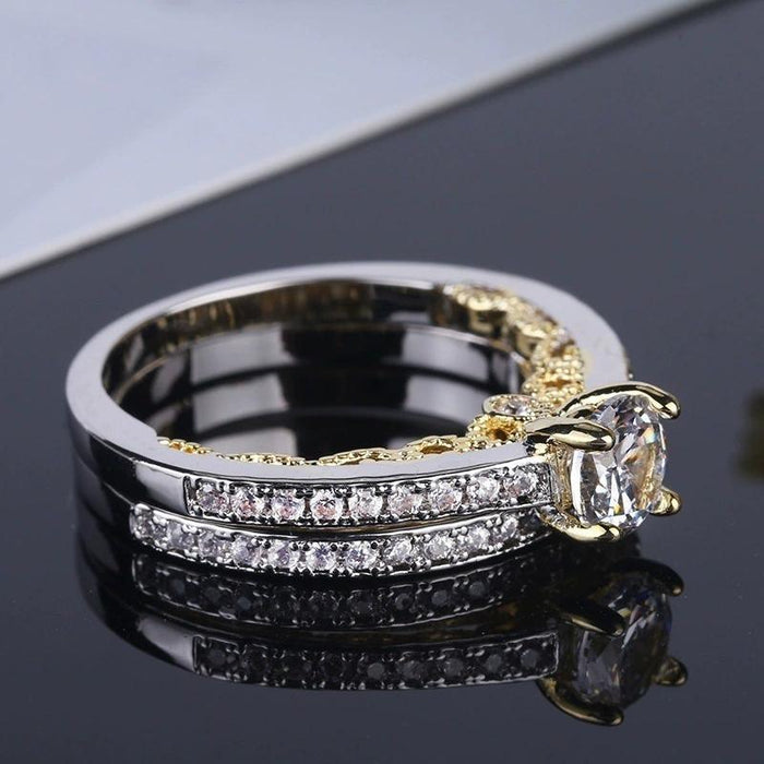 R700 - White Gemstone Fashion Ring