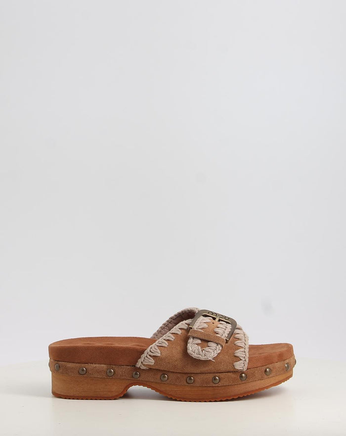 LOW HEEL WOOD CLOG WITH BUCKLE