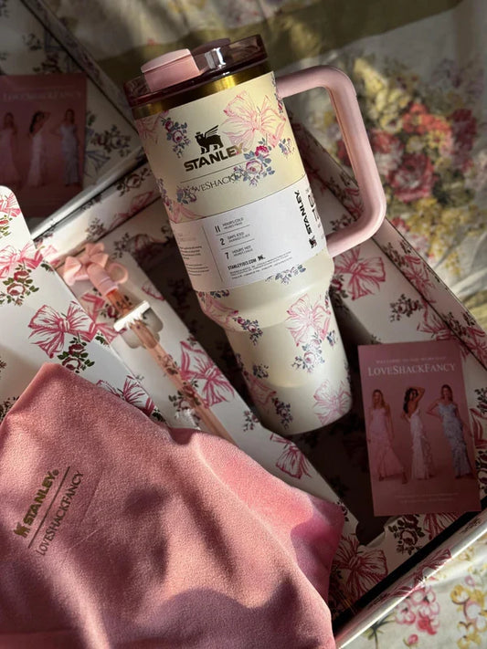 Stanley Quencher H2.0 Tumbler 40 oz - LoveShackFancy Holiday Blush Pink