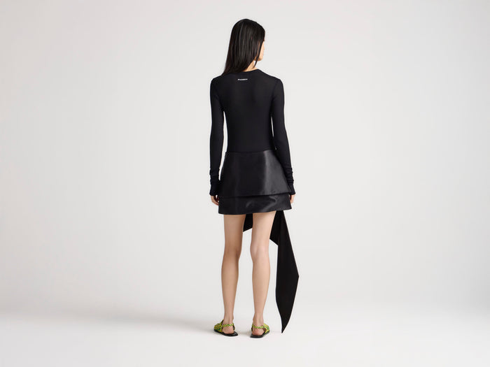 WOMENS LONG SLEEVE CREW NECKLINE TOP IN BLACK